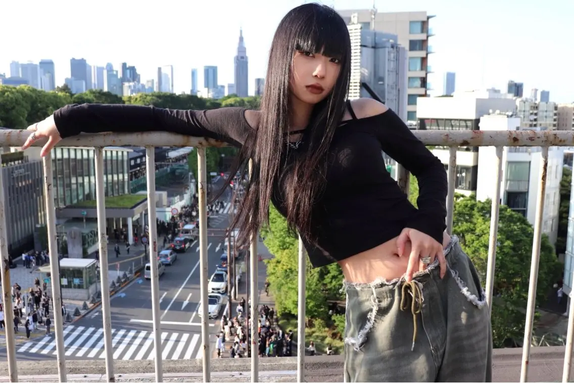 ロング SHIN レイヤーカットのヘアスタイル