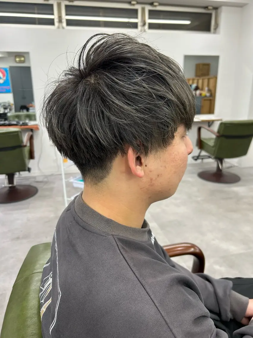 カラー メンズ グラデーションカラー カット ヘアカラー SHAFT Ieiriのヘアスタイル