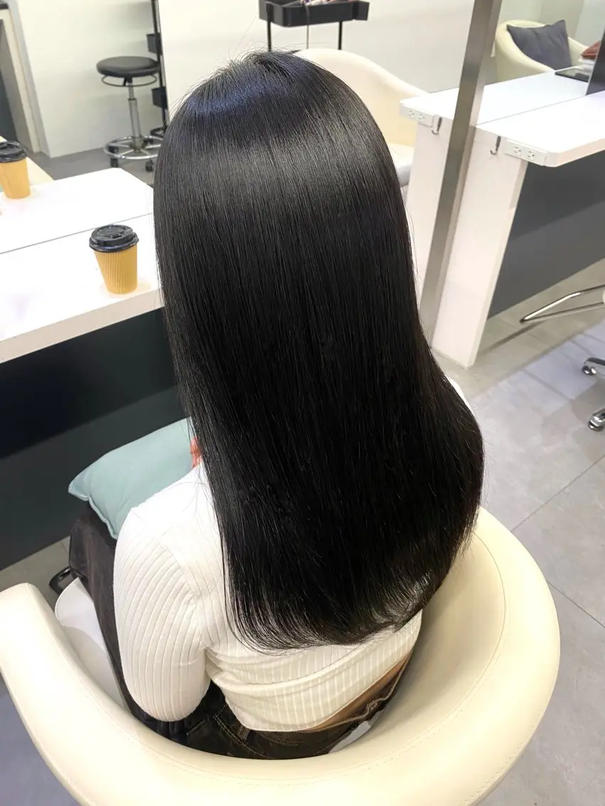 セミロング 縮毛矯正 小西 瑞穂のヘアスタイル