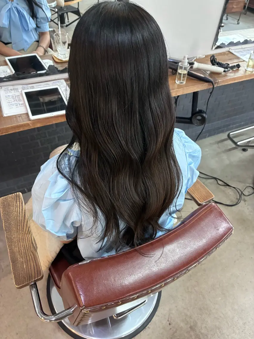ロング カラー ブリーチ ヘアカラー あかね 髪質改善ストレートのヘアスタイル