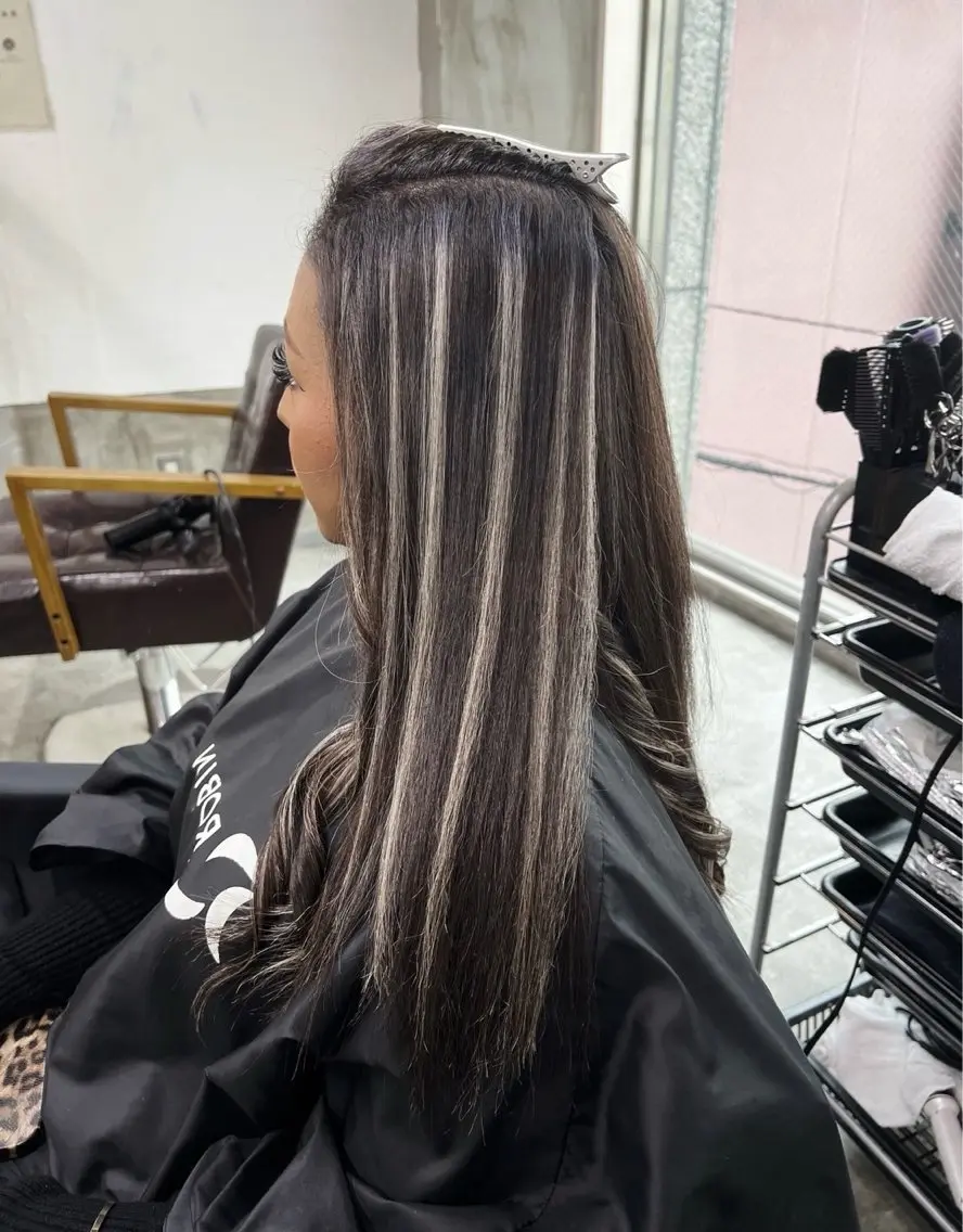ロング カラー ダークグレー ダークグレージュ グレージュ ハイライトカラー ハイライト ヘアカラー トリートメント 指名数No.1 /NAOYAのヘアスタイル