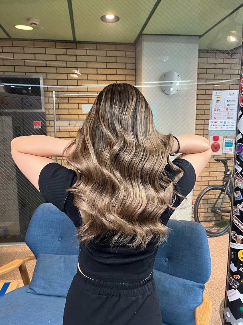 セミロング カラー バレイヤージュ レイヤーカット LAFF きよののヘアスタイル