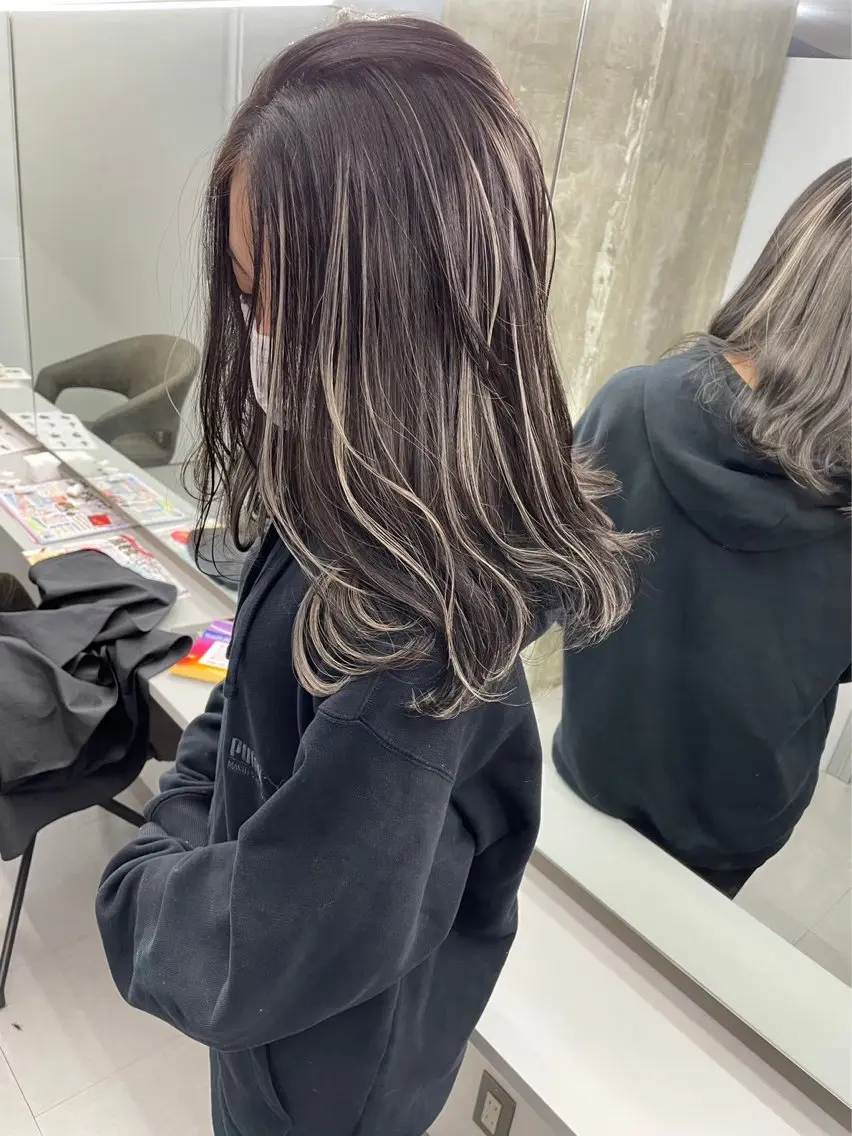 セミロング カラー ベージュカラー ブリーチ ハイライトカラー ハイライト MIST EYELASHのマツエク・マツパデザイン