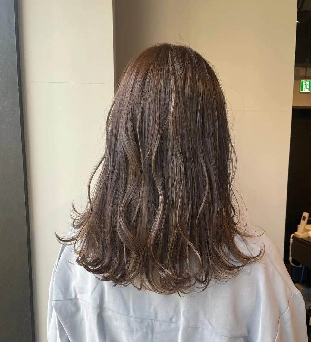 ミディアム カラー ハイライトカラー ハイライト ブリーチ👩‍🦳/ ‪✂︎MANAMIのヘアスタイル