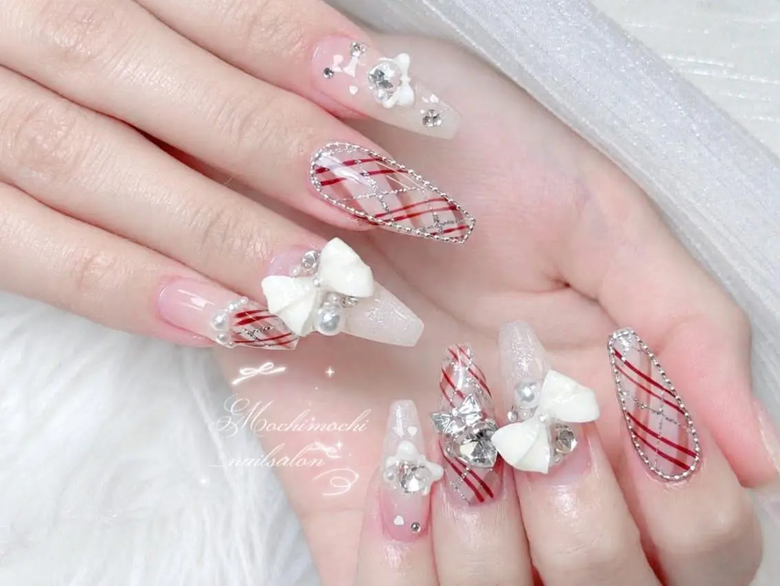 ネイル 長さ出し キラキラネイル 韓国ネイル ロングネイル マグネットネイル ハンドネイル ハンドケア 🎀Reina🎀 長さ出し新宿のネイルデザイン