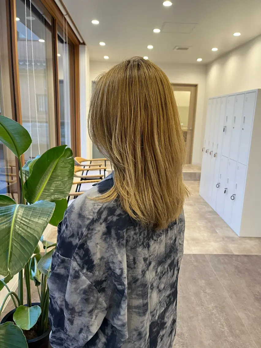 ミディアム レイヤーカット 金井 美悠のヘアスタイル