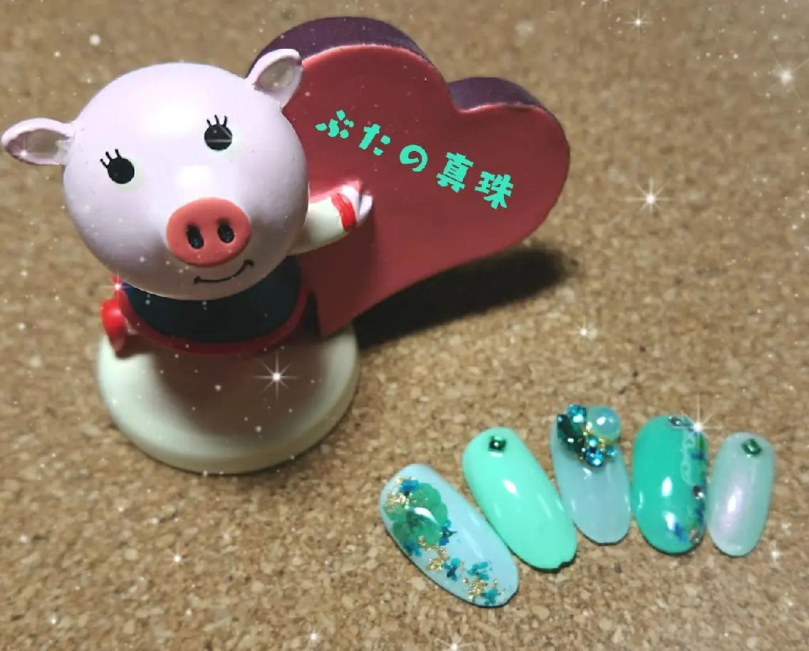 ネイル グリーン ハンドネイル 林 珠里のネイルデザイン