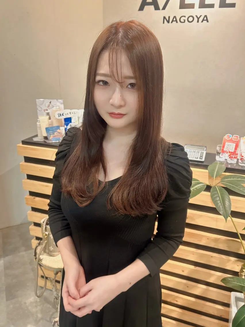 ミディアム カラー ブラウンカラー レッドカラー レッドブラウン レイヤーカット カット ヘアカラー トリートメント ウルフカット レイヤーカット上柿のヘアスタイル