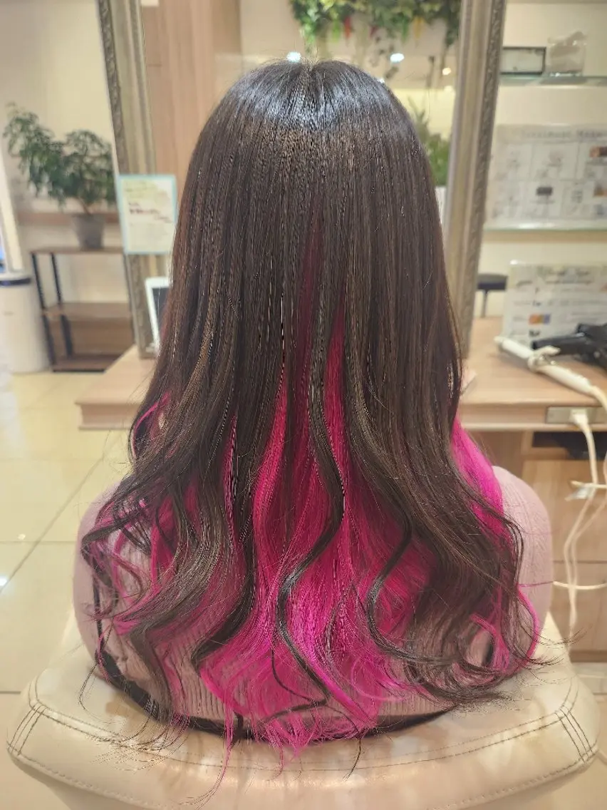ロング カラー インナーカラー ピンクカラー 推しアニメカラー🌈 ツヤ透明感カラー🦄のヘアスタイル