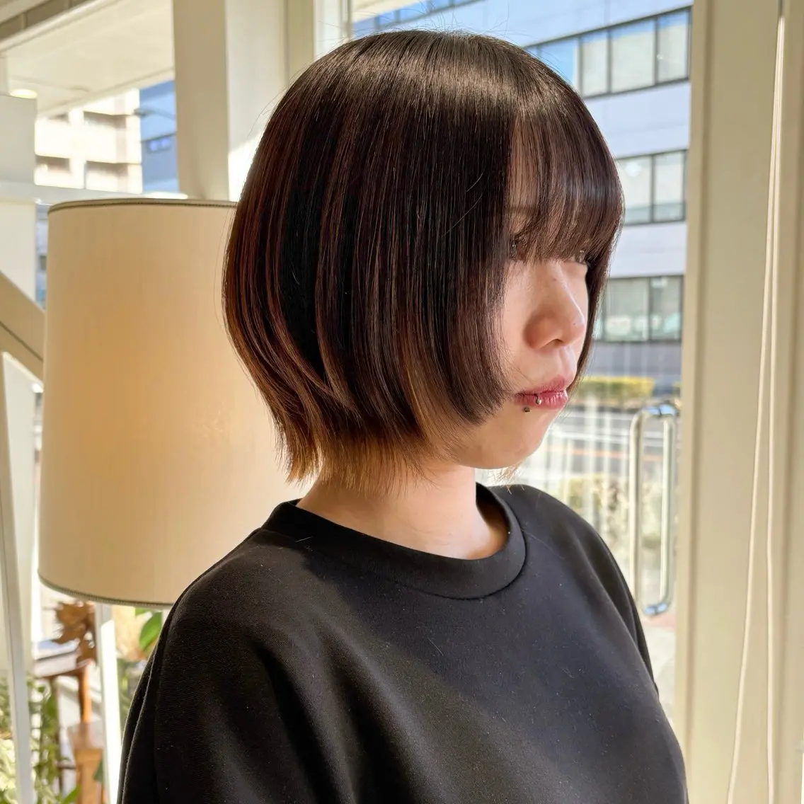 ショート ボブ レイヤーカット サイドバング ウルフカット 安西 香利奈のヘアスタイル