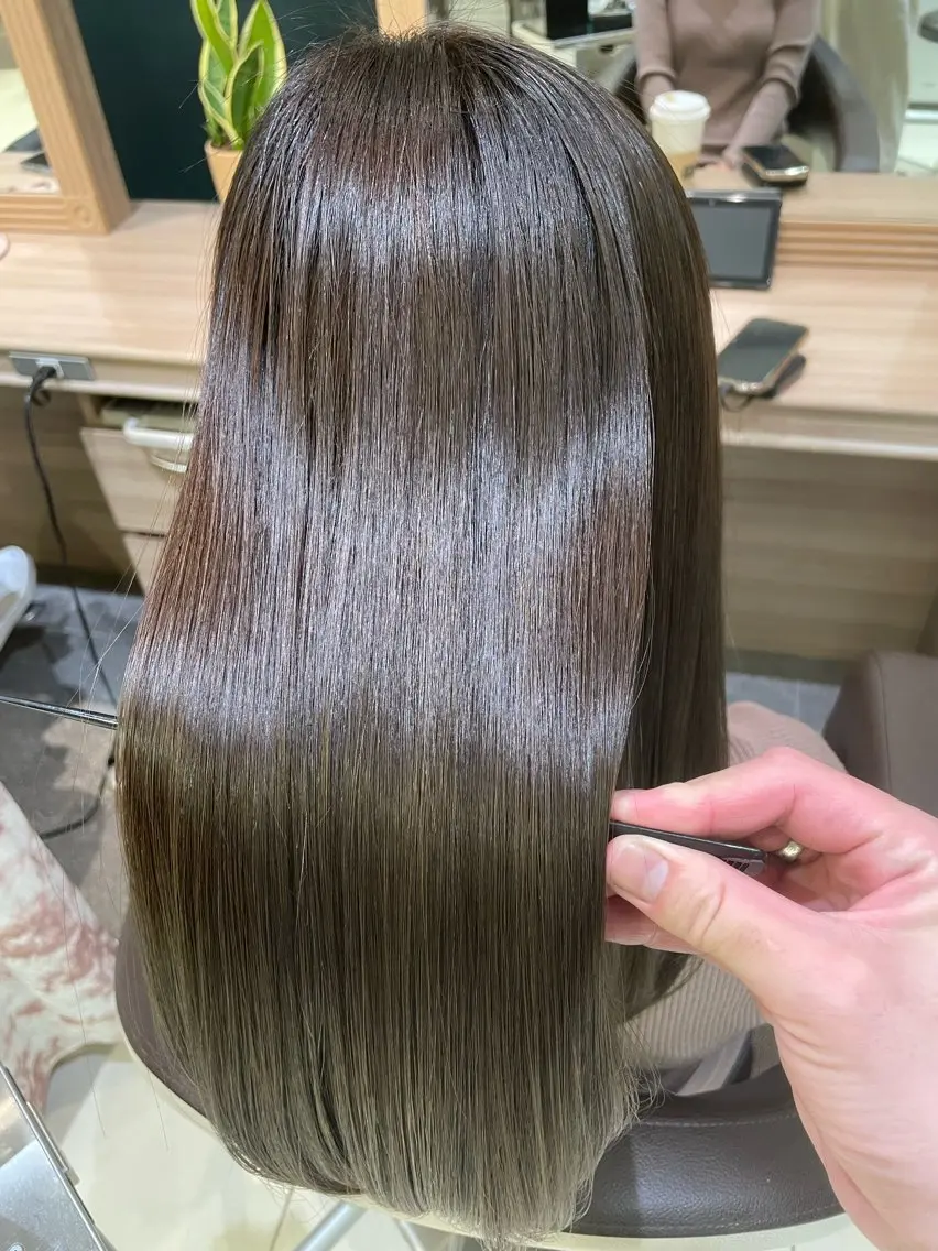 ロング カラー ベージュカラー 透明感カラー オリーブベージュ 髪質改善 カット ヘアカラー 白髪ぼかし/ブリーチ /縮毛矯正/ヨナミネのヘアスタイル