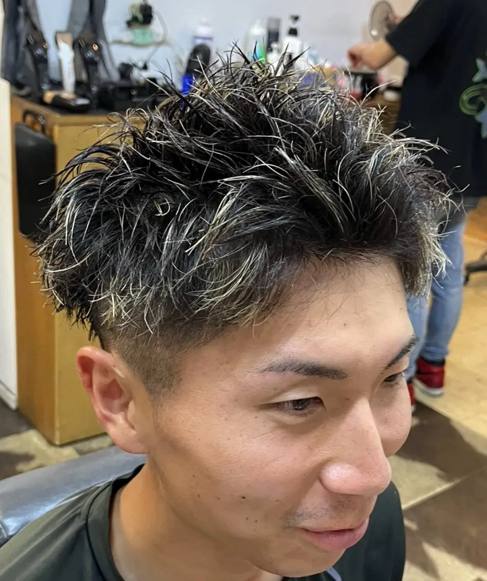 パーマ メンズ フェードカット モヒカン スパイキーショート カット パーマ 市道 翼のヘアスタイル