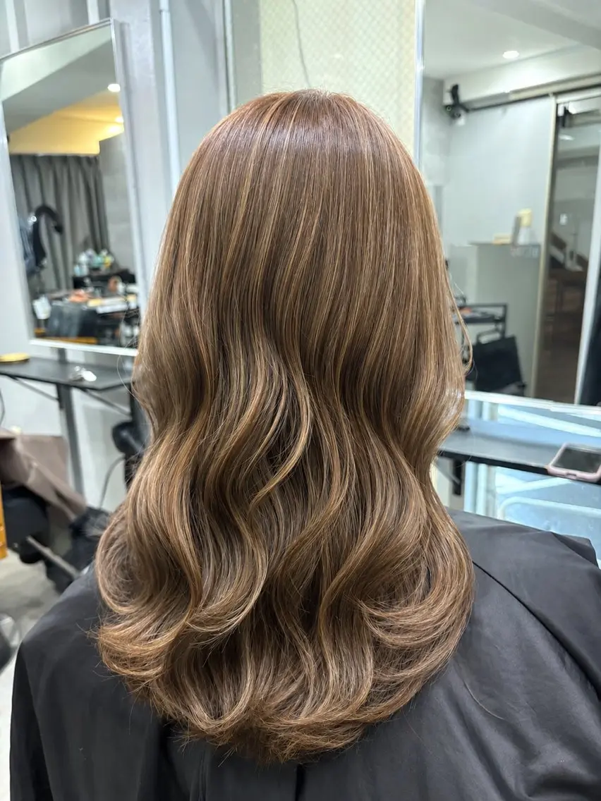 セミロング ハイライト 🎀HIKARI🎀 ハイライト➕レイヤーのヘアスタイル