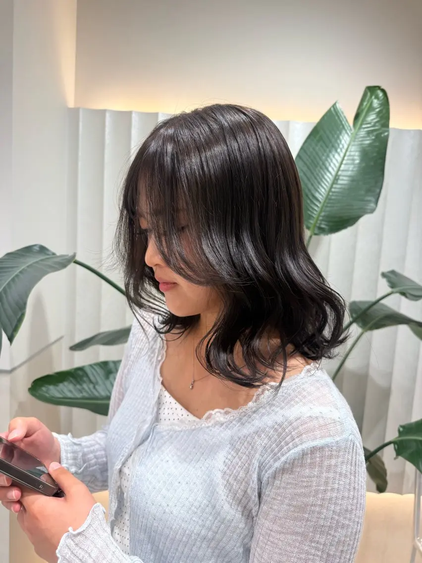 ミディアム カラー ヘアカラー トリートメント ラベンダー💜グレー 🩶暗髪🖤のヘアスタイル