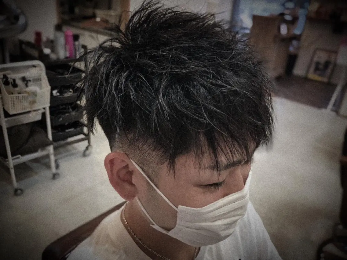 パーマ メンズ フェードカット マッシュ メンズパーマ メンズツイストパーマ ツイストパーマ パーマ 守屋 智紀のヘアスタイル