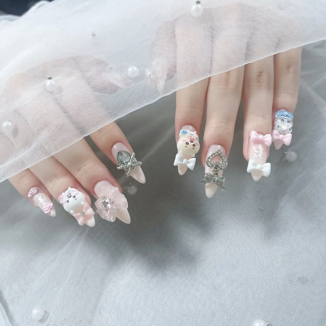 ネイル オーロラネイル クリアネイル フラッシュネイル ジェルネイル グラデーション ハンドネイル Amee Nail Salonのネイルデザイン