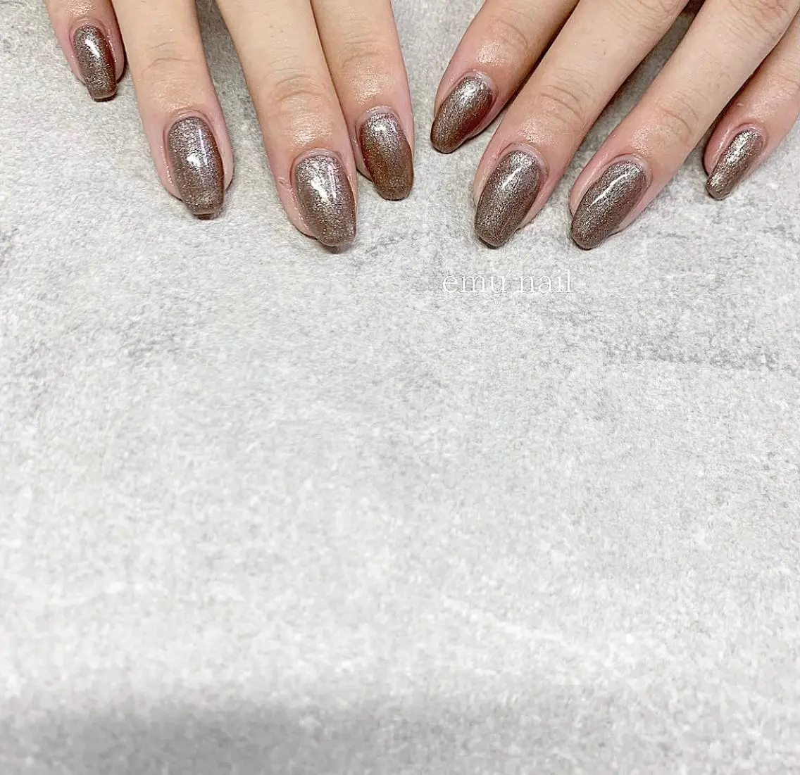ネイル ブラウン キラキラネイル マグネットネイル ワンカラーネイル emu nailのネイルデザイン