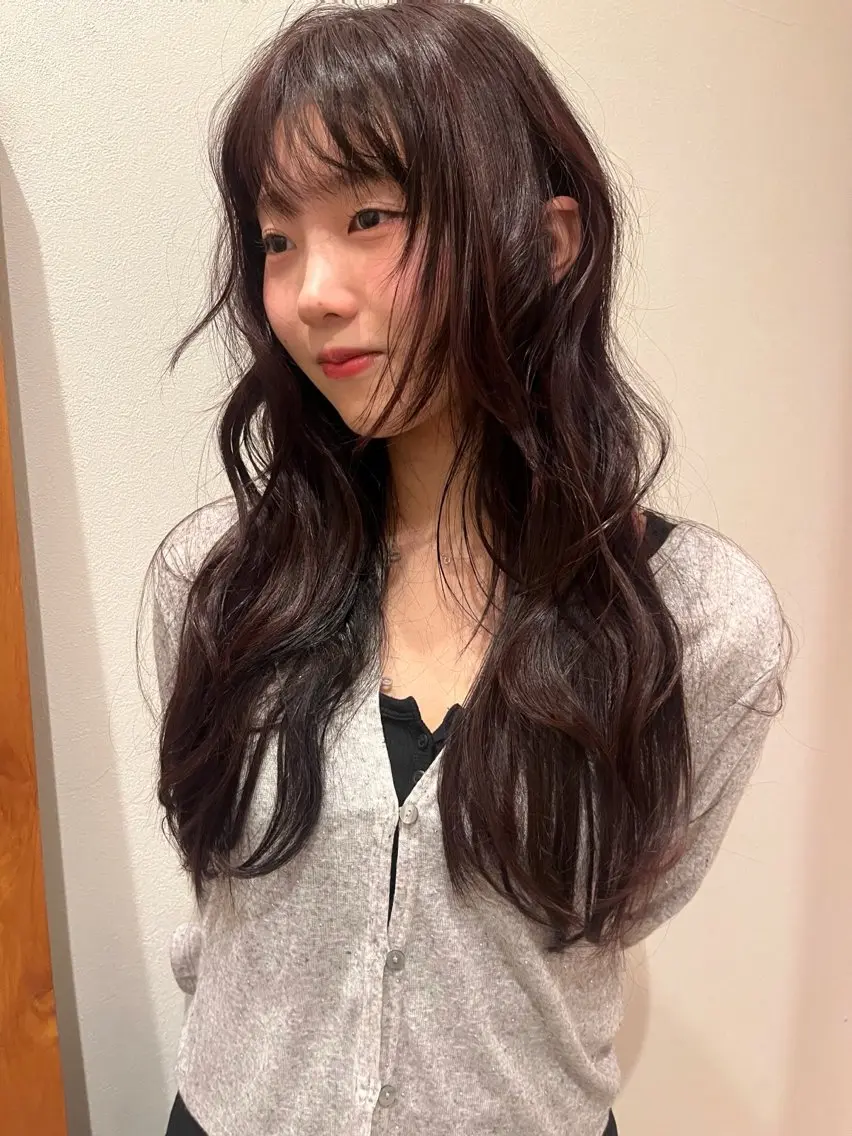 ロング カラー レッドカラー レイヤーカット Fleur 西 優希のヘアスタイル