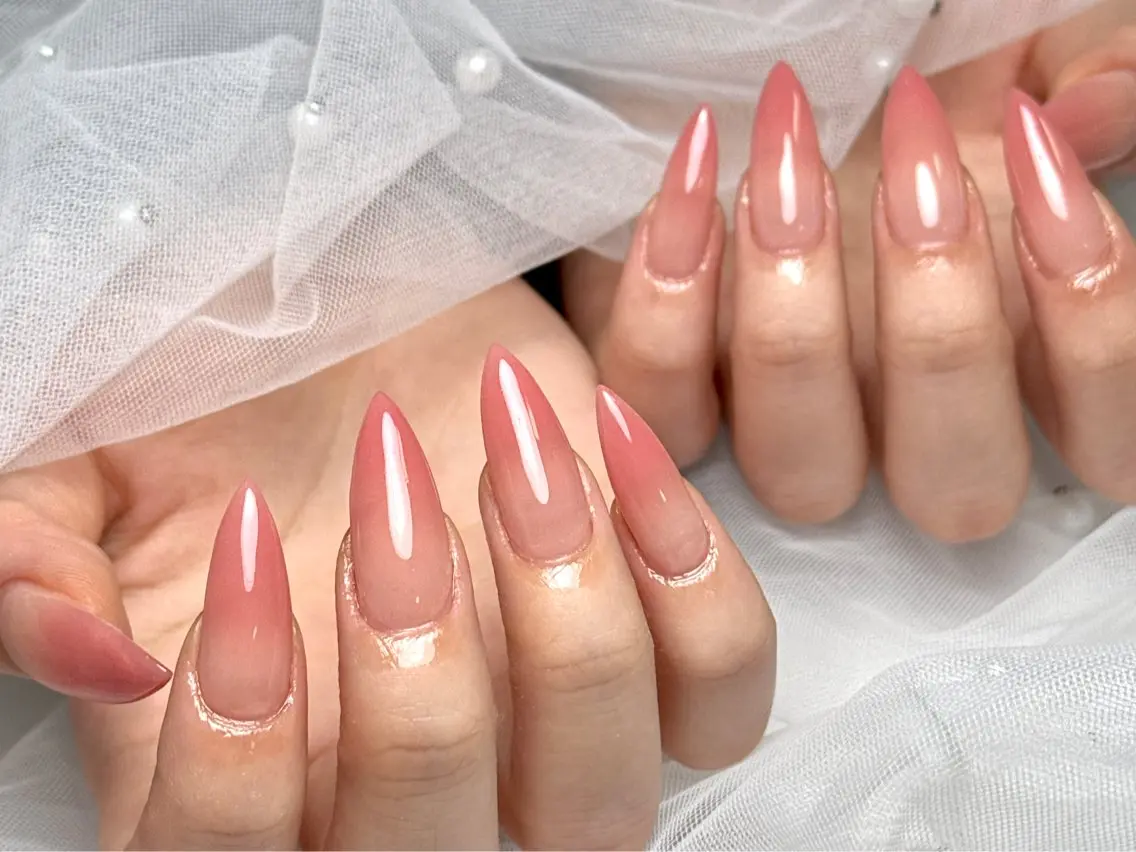 ネイル 長さ出し グラデーション キラキラネイル ピンク ワンホンネイル ハンドネイル NEM nailstudioのネイルデザイン