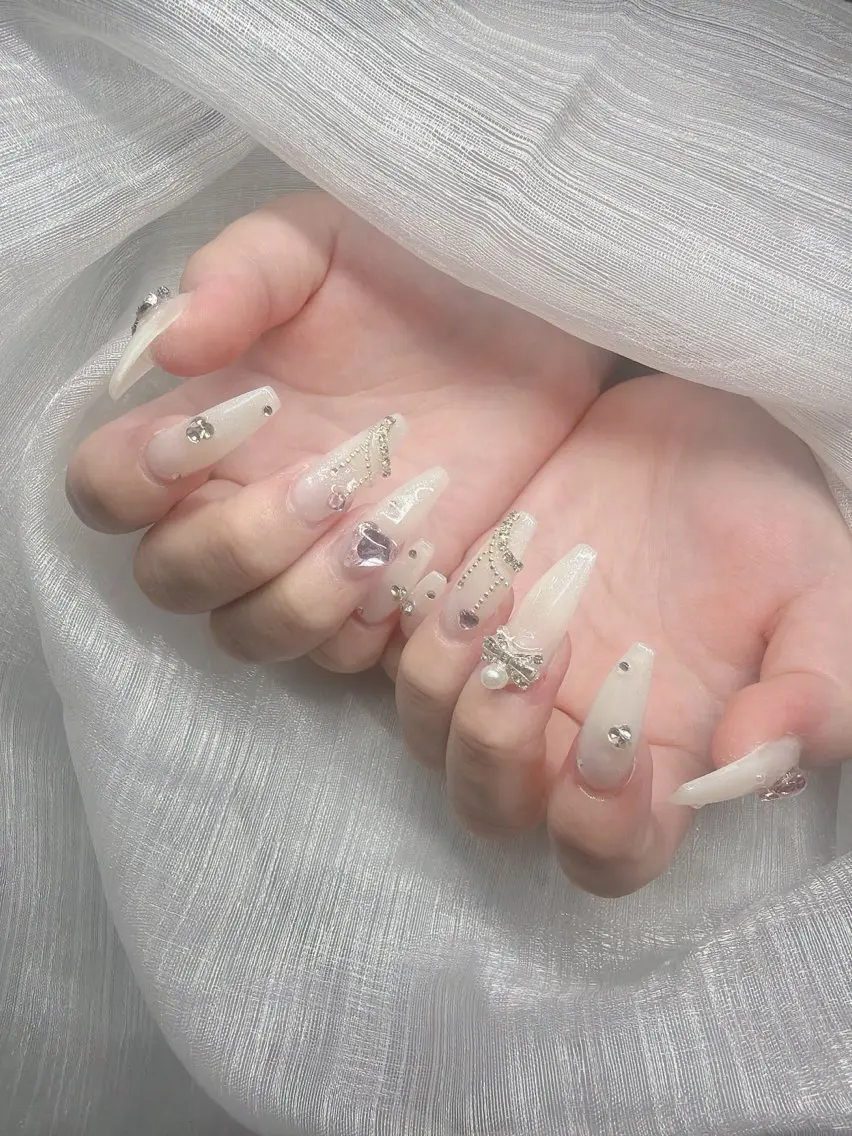 ネイル 長さ出し グラデーション 卒業式 キラキラネイル マグネットネイル ハンドネイル Lee Nailsのネイルデザイン