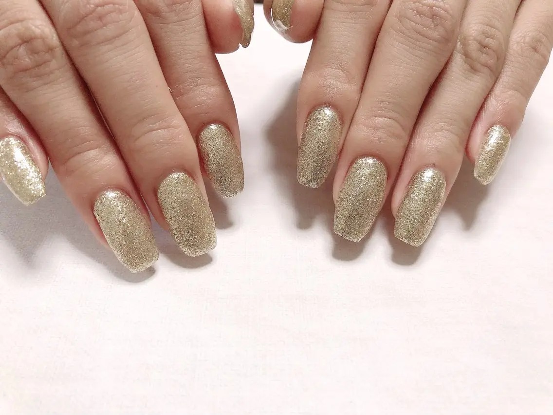 ネイル ラメ(グリッター) ロングネイル mano nella manoのネイルデザイン