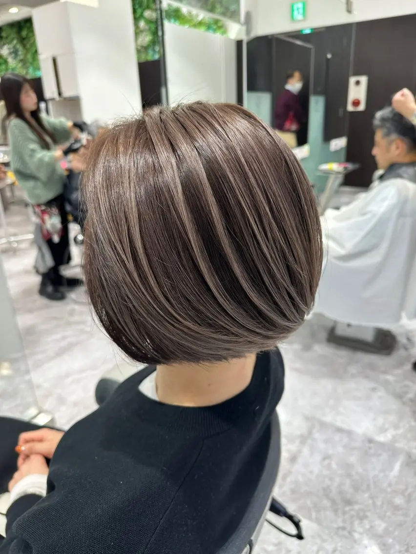 ミディアム ボブ レイヤーカット ヘアカラー 飯澤 淳基のヘアスタイル
