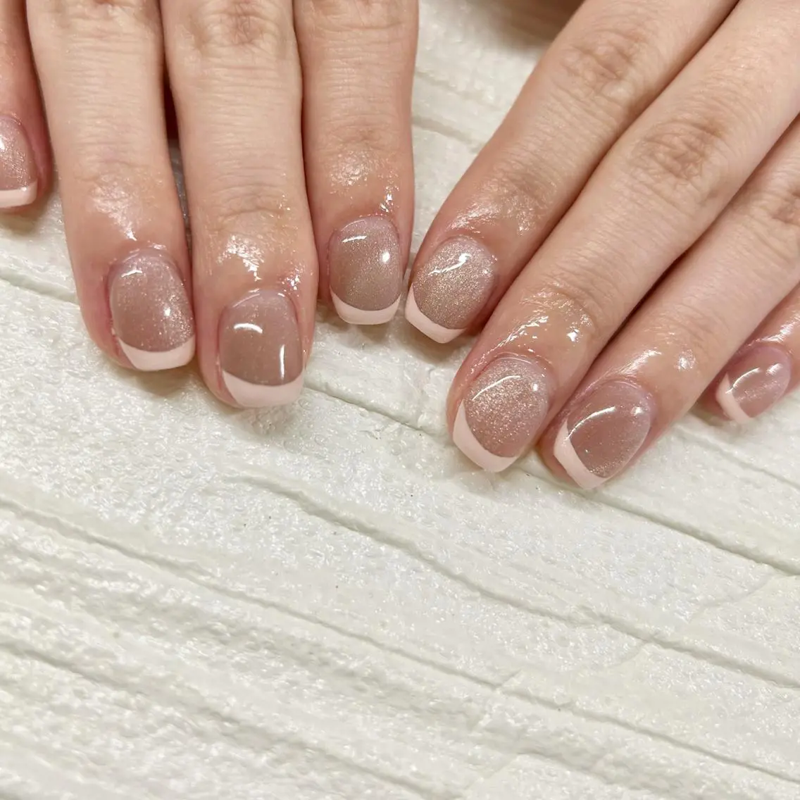 ネイル マツエク・マツパ アイブロウ フレンチネイル マグネットネイル new me"のネイルデザイン