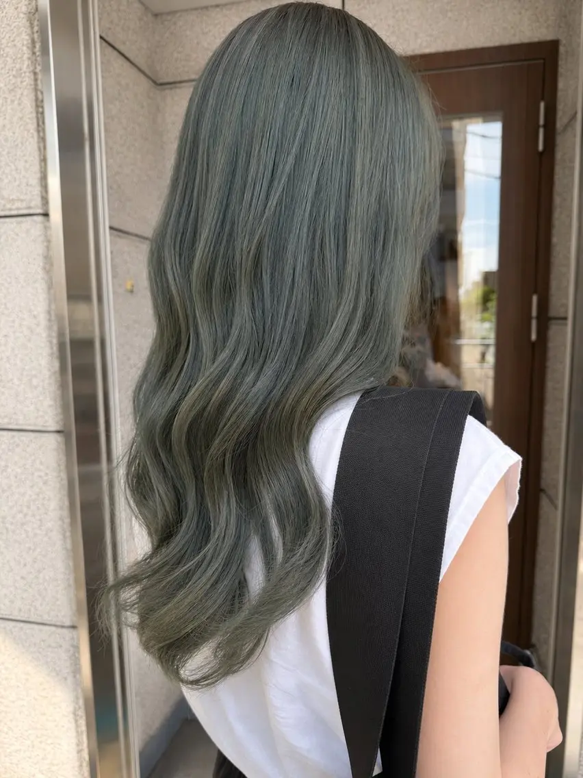 ロング カラー 堀岡 さやかのヘアスタイル