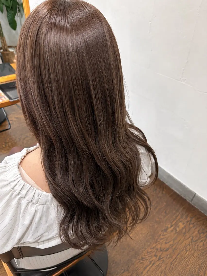 ロング アッシュ アッシュブラウン ヘアカラー トリートメント 礒谷 夏帆のヘアスタイル