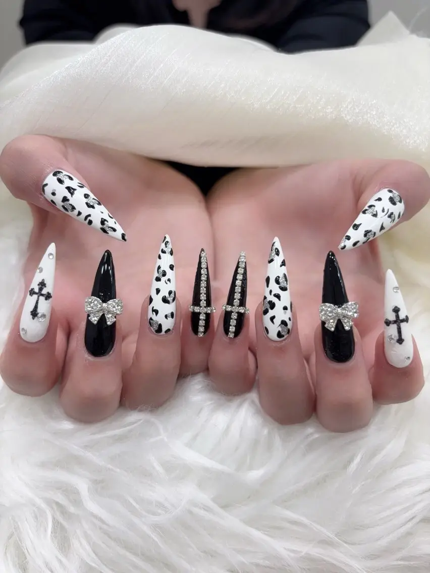 ネイル アートネイル オーロラネイル ボルドー チークネイル フレンチネイル ハンドネイル Sakura Nail Salonのネイルデザイン