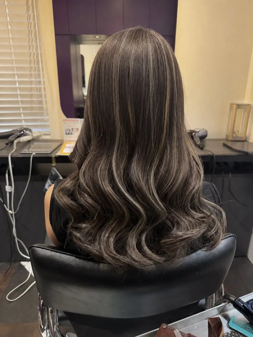 ロング カラー ハイライトカラー ハイライト 加藤 まりえのヘアスタイル