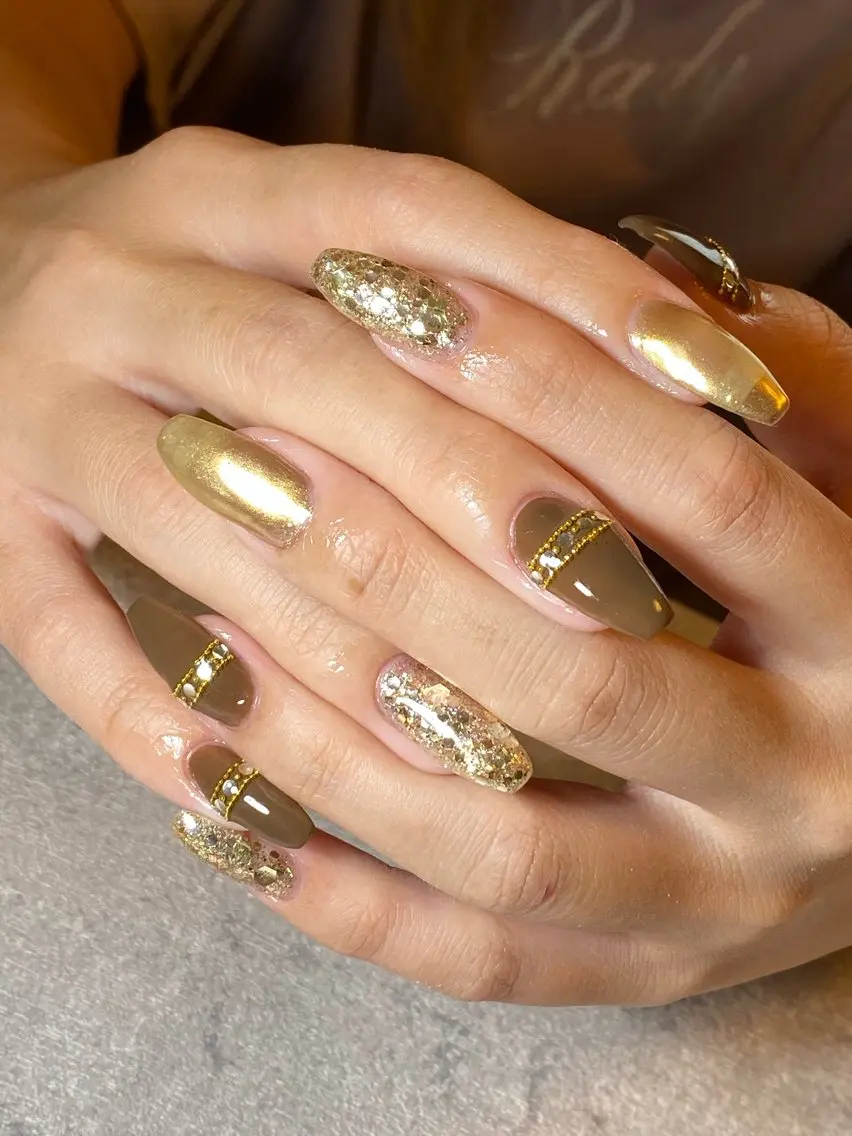 ネイル ブラウン キラキラネイル ミラーネイル ハンドネイル LIll nailのネイルデザイン