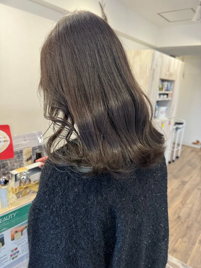 セミロング カラー ベージュカラー オリーブベージュ ヘアカラー トリートメント m ā l o.🌷 サカモトマイコのヘアスタイル