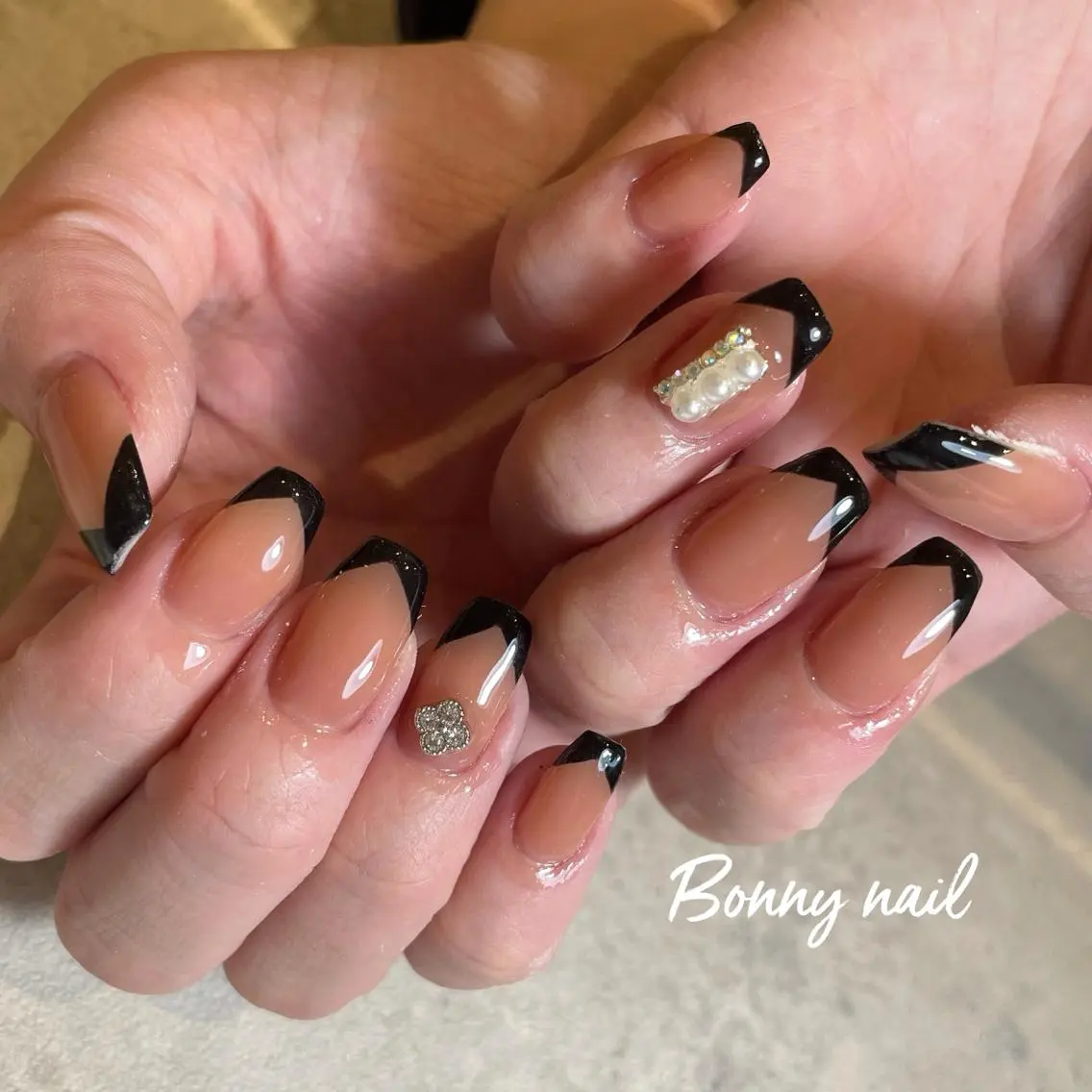ショート ネイル フレンチネイル ハンドネイル BONNY NAIL 【えみか】のネイルデザイン
