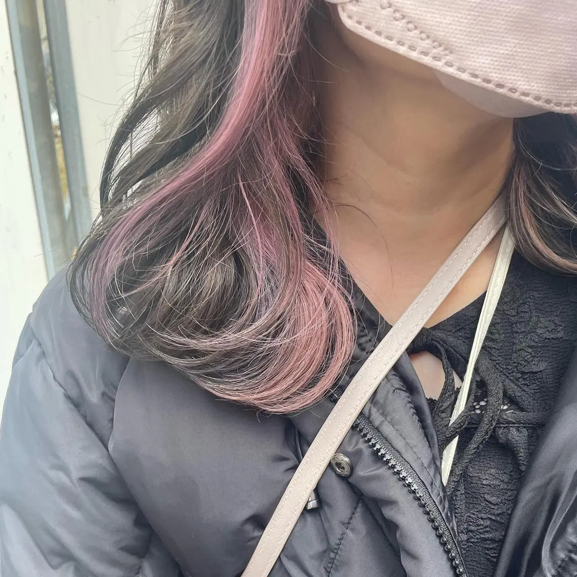 ミディアム カラー ブリーチ ダブルカラー イヤリングカラー トリートメント 吉村 夏椰のヘアスタイル