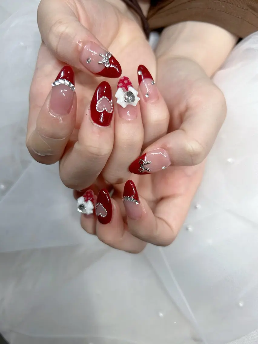 ネイル アートネイル 桜ネイル フレンチネイル ガラスフレンチ グラデーション ハンドネイル 🌈 Laule'aのネイルデザイン
