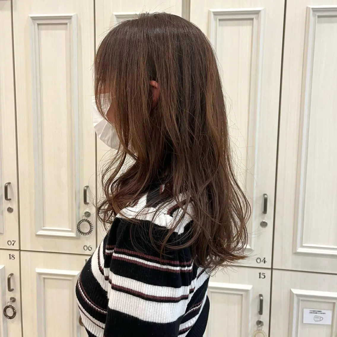 セミロング 大阪ウルフカット 🐺デザインカラーのヘアスタイル