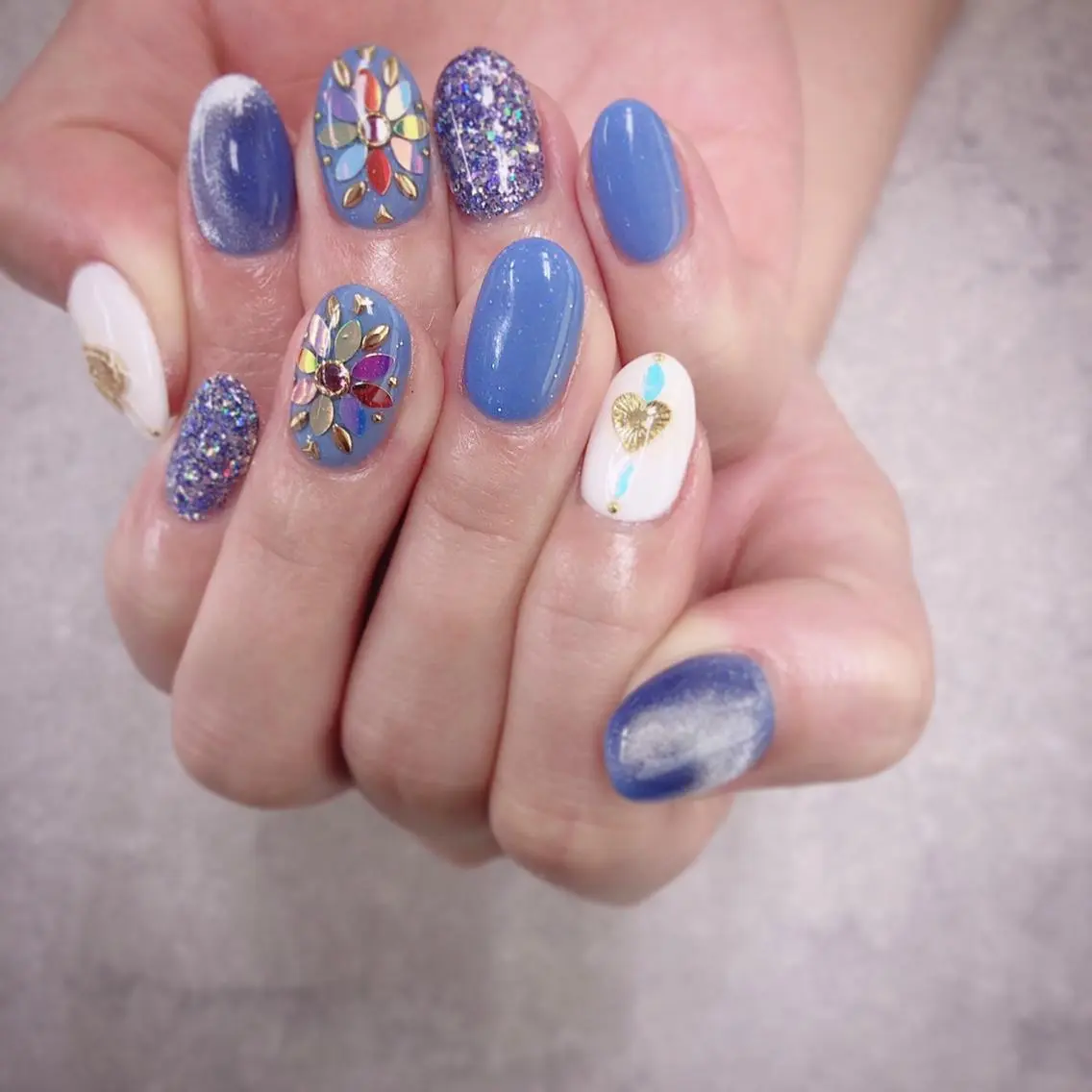 ネイル ブルー ホワイト ハンドネイル ハンドケア FASTNAIL PLUS 新宿店のネイルデザイン
