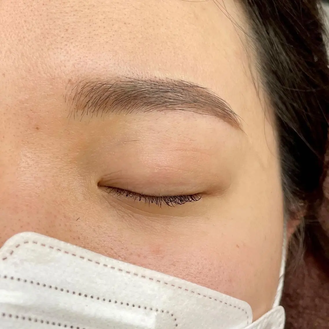 アイブロウ 鍵山 千秋のヘアスタイル