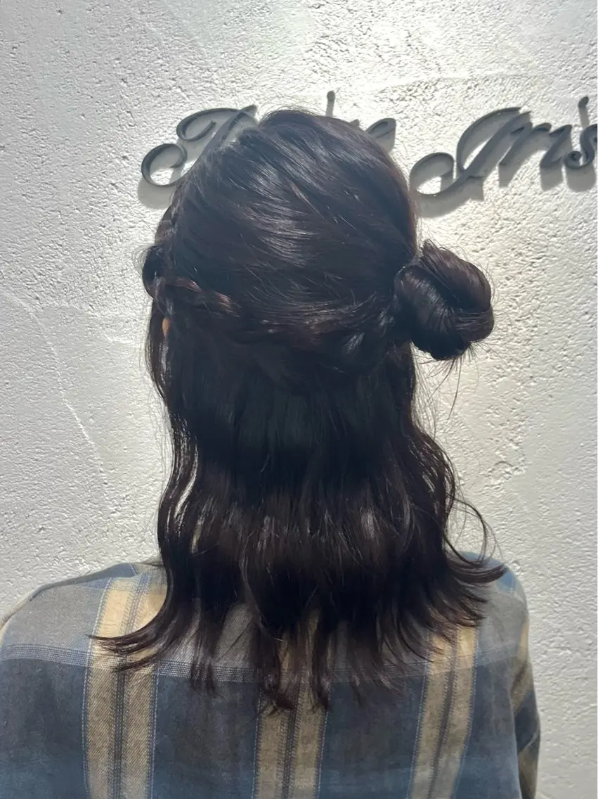 セミロング ヘアアレンジ ヘアセット ✨レイヤーハイトーン tomoko🦋✨のヘアスタイル