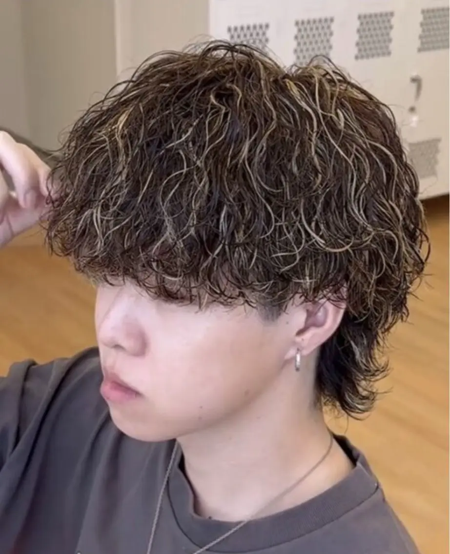 カラー ブラウンカラー ハイライトカラー 高木 陸斗のヘアスタイル