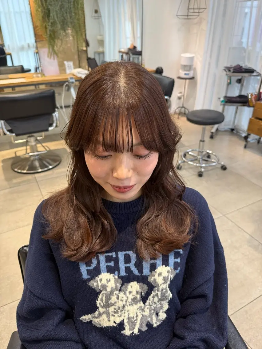 セミロング カラー ミルクティー× グレージュMOMOのヘアスタイル
