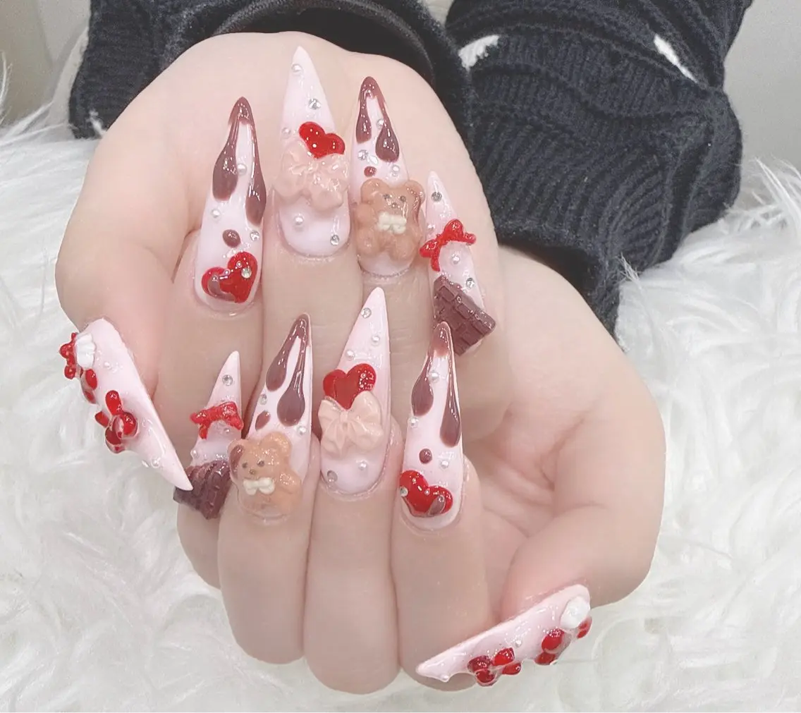ネイル アートネイル オーロラネイル ボルドー チークネイル フレンチネイル ハンドネイル Sakura Nail Salonのネイルデザイン