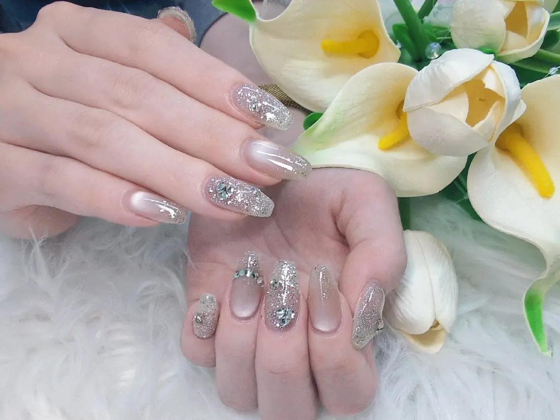 ネイル 長さ出し ジェルネイル キラキラネイル ラメ(グリッター) ニュアンスネイル Chouette Nailのネイルデザイン