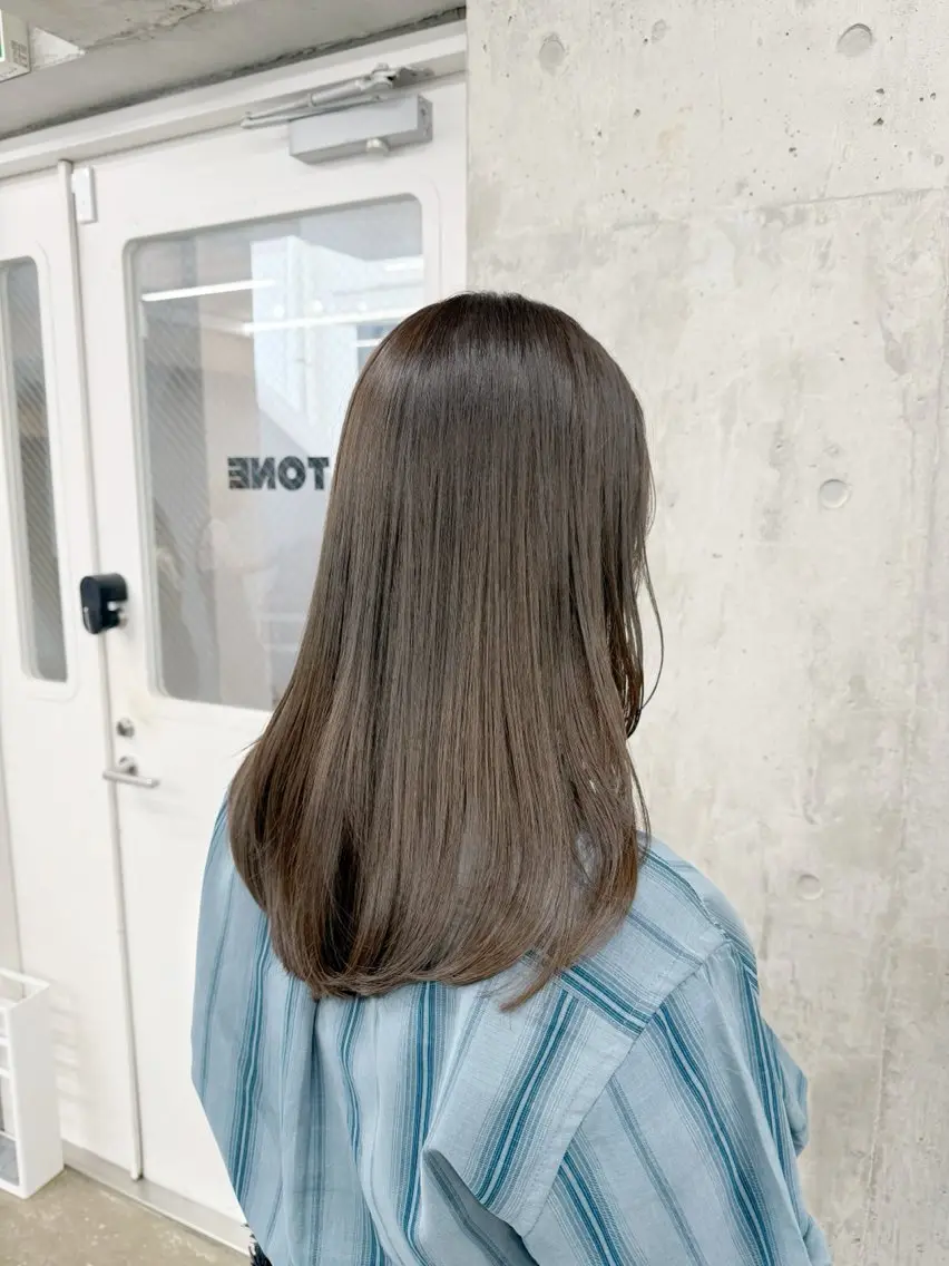 ミディアム カラー グレージュ カット ヘアカラー トリートメント 高橋大樹/グレー ジュ/ブリーチなしのヘアスタイル