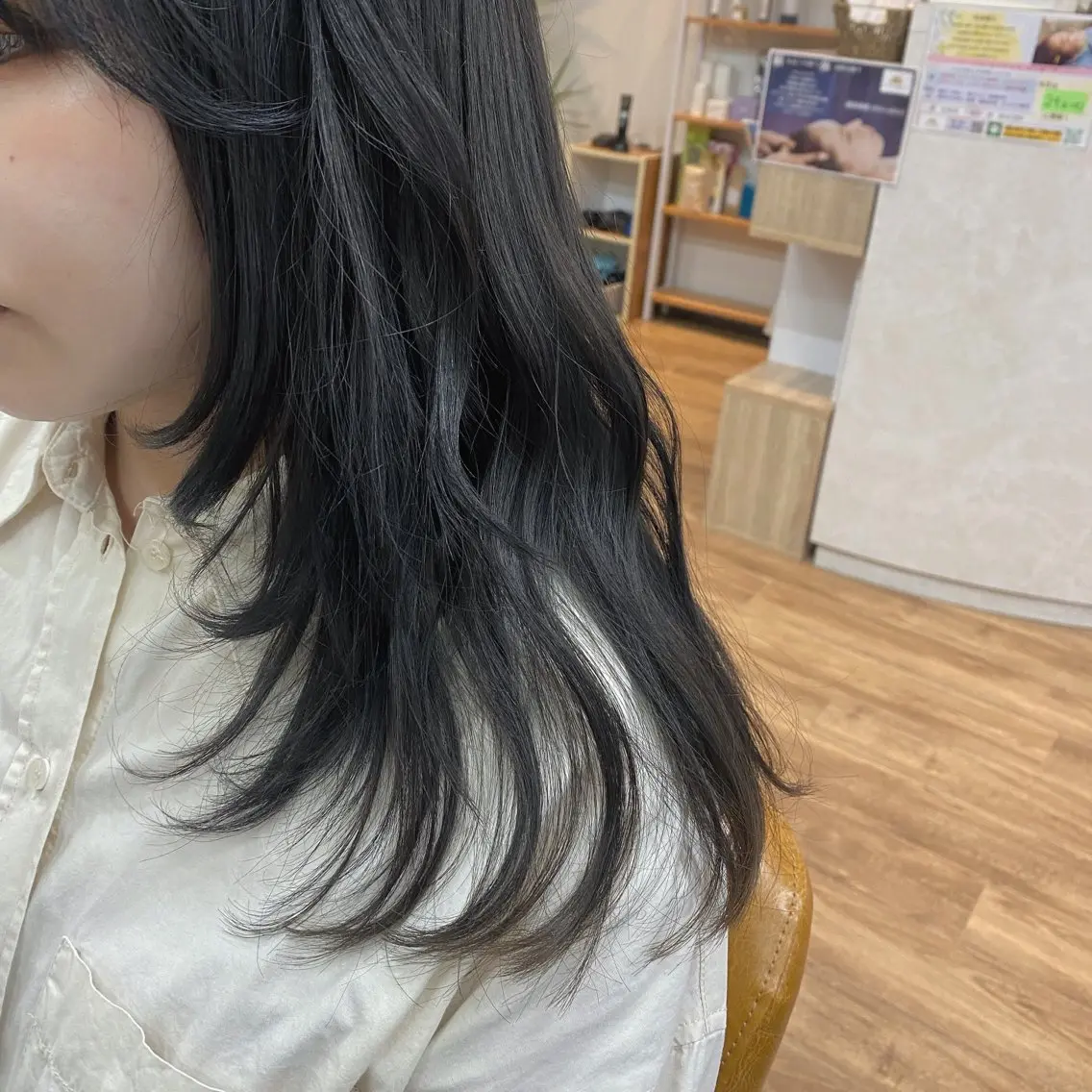 セミロング カラー レイヤーカット ブリーチなし透明感 🕊ワダ　ユイのヘアスタイル