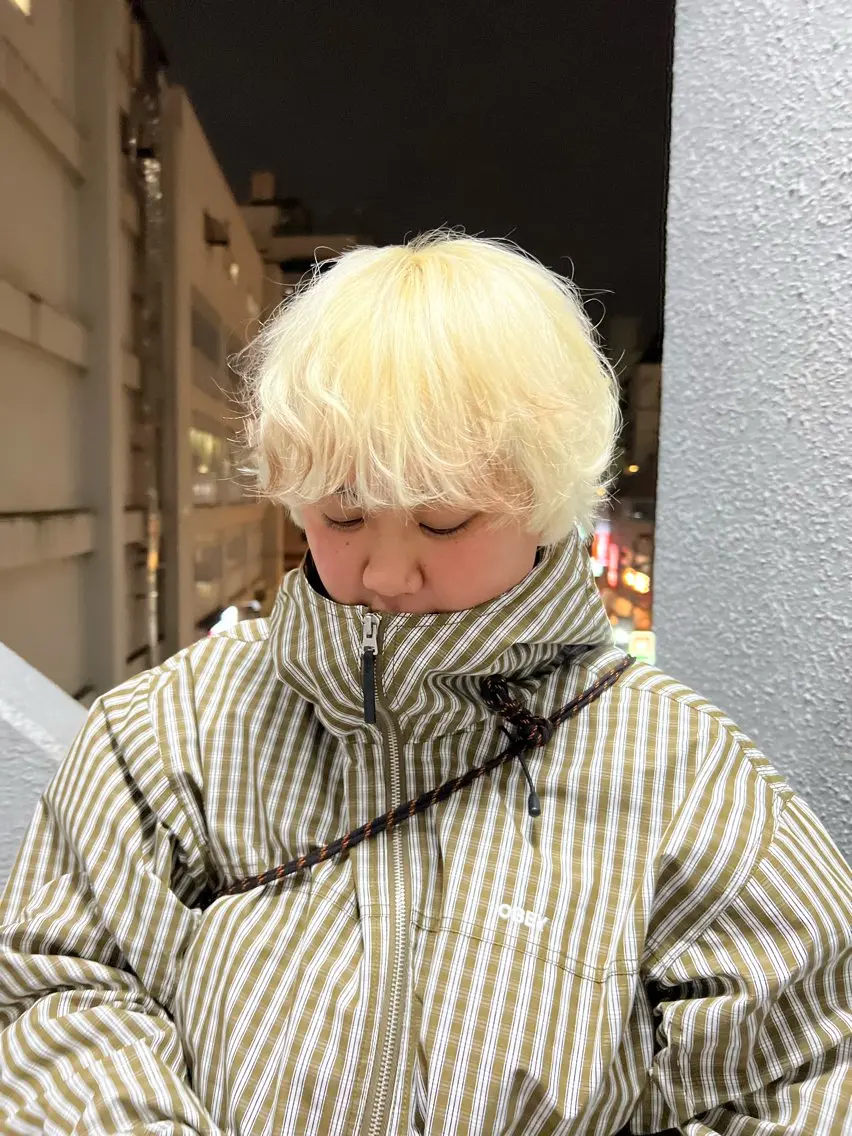 ショート カラー ブリーチ ヘアカラー SHU｜レイヤー カット/パーマのヘアスタイル