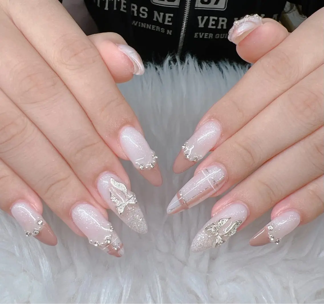 ネイル 長さ出し グラデーション 卒業式 キラキラネイル マグネットネイル ハンドネイル Lee Nailsのネイルデザイン