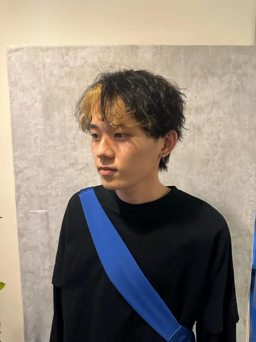 メンズ メンズ特化シャドウパ ーマラウンドマッシュのヘアスタイル