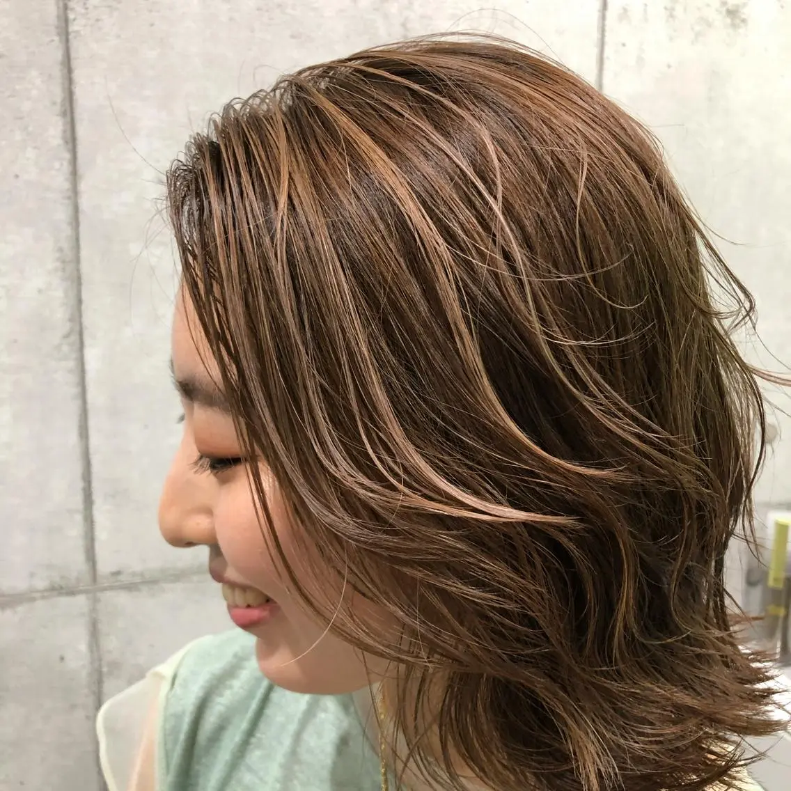 ミディアム カラー ミストバング ベージュカラー  フェイスフレーミング ピンクカラー ピンクベージュ カット ヘアカラー トリートメント newi 池袋のヘアスタイル